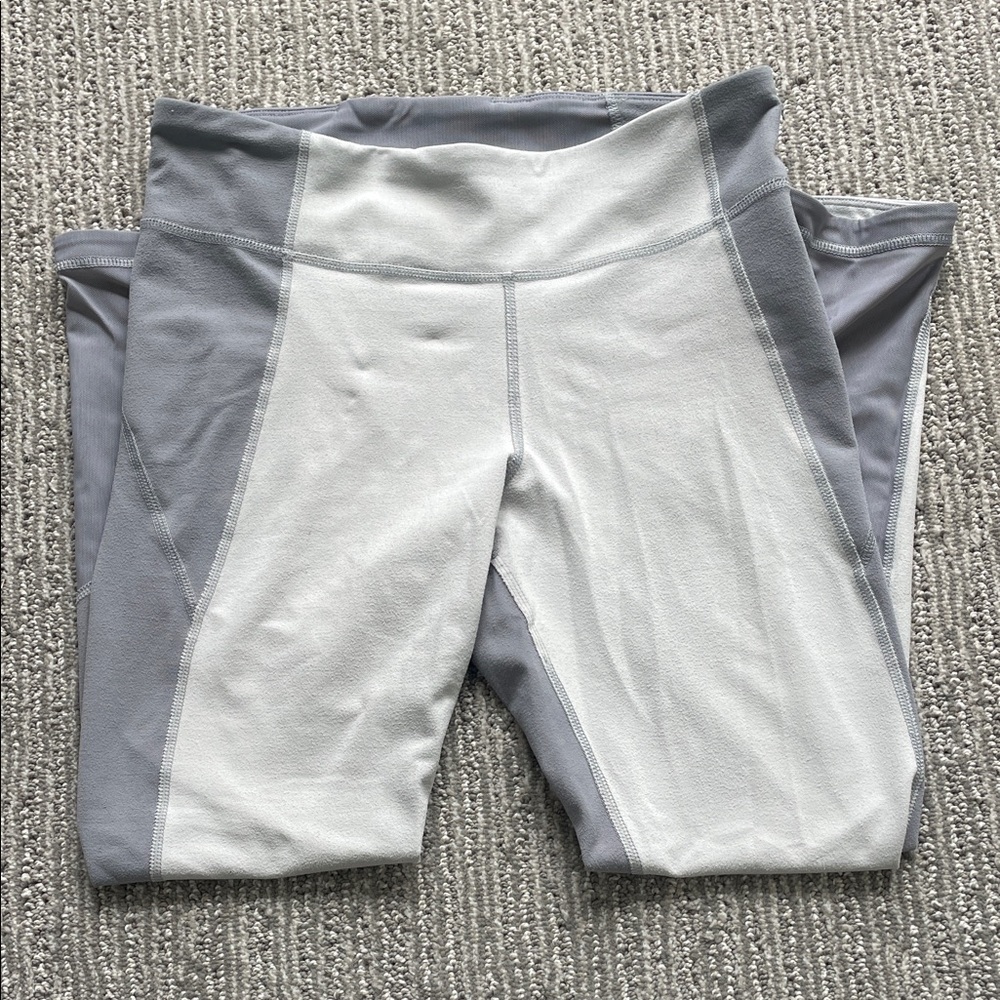 Under Armour Women's Gray and White Cropped Leggings